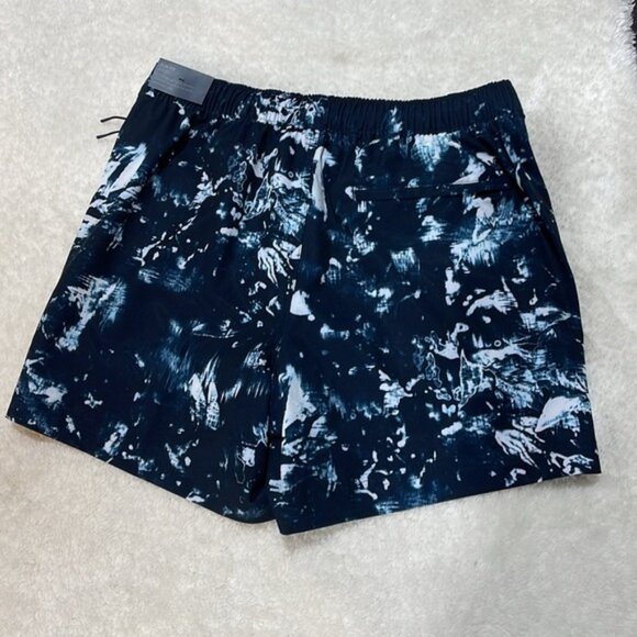 VRST Men's 5" Resort Short - Picture 10 of 12